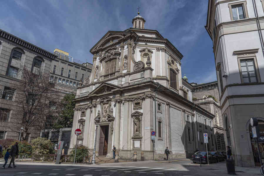 Italia - Milán 165 - santuario Arzobispal de San Giuseppe.jpg